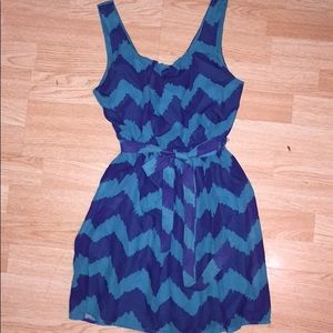 Adorable CHEVRON dress Lily Rose!! XS💙